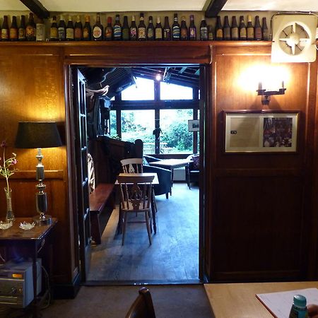 The Sun Inn Englefield Green Exteriör bild