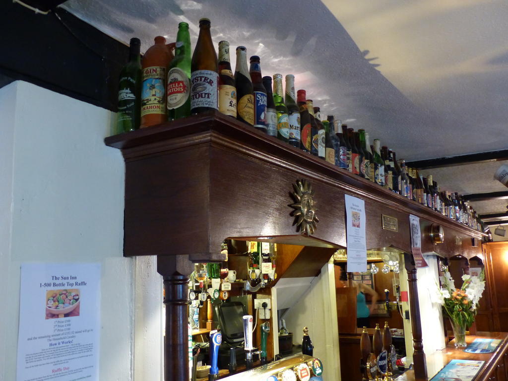 The Sun Inn Englefield Green Exteriör bild